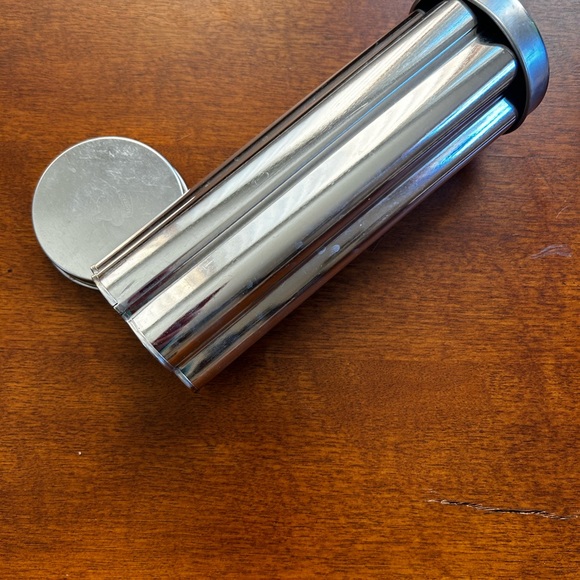 The Pampered Chef Valtrompia
Bread Tube- Flower #1550 - Picture 2 of 4